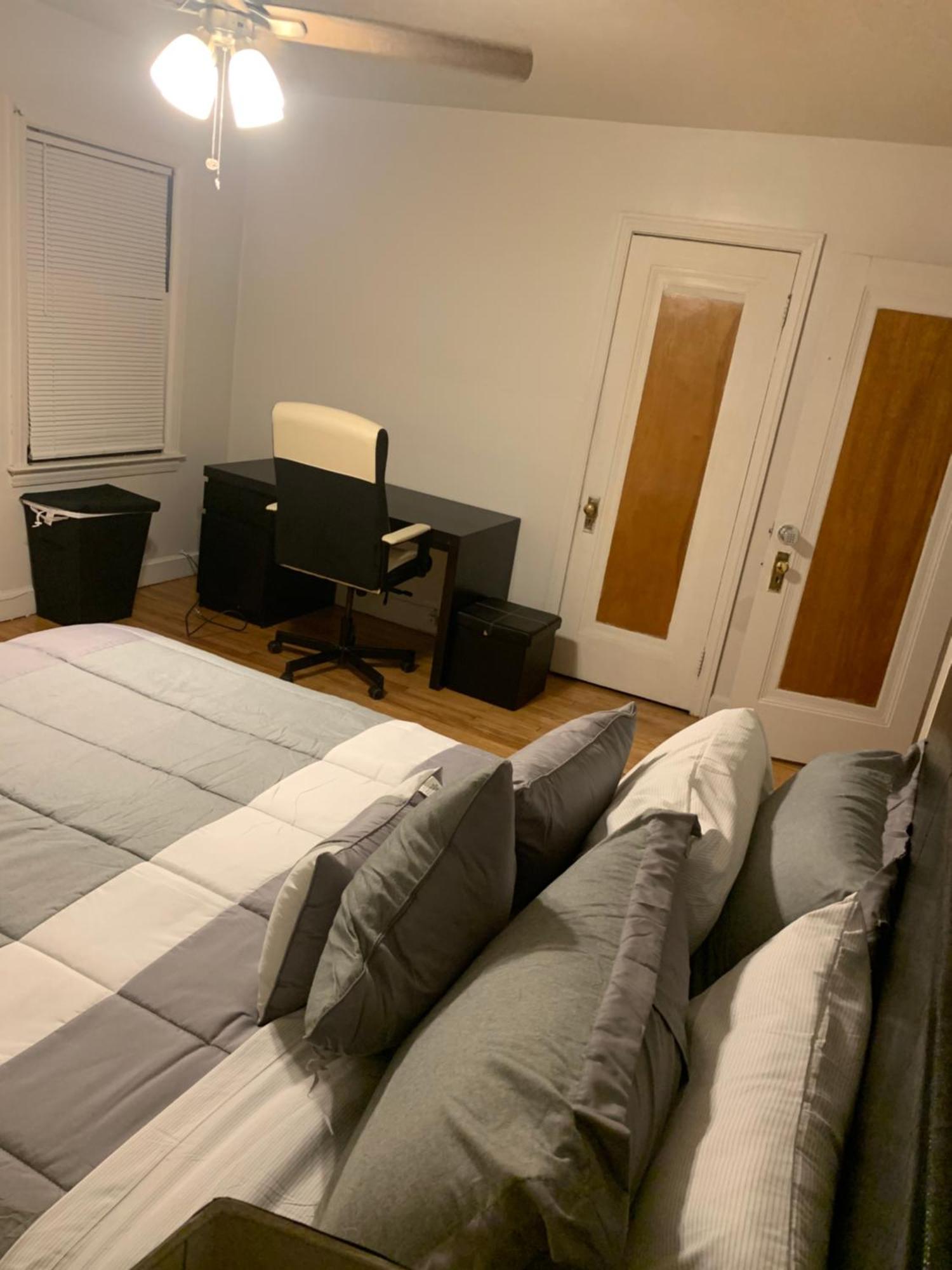 Master Bedroom In Home Away From Home Detroit Exterior photo